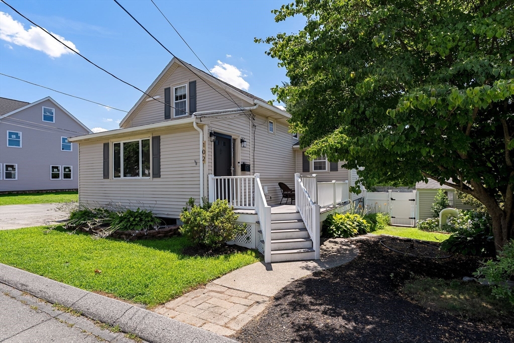 102 Manzanetta Ave