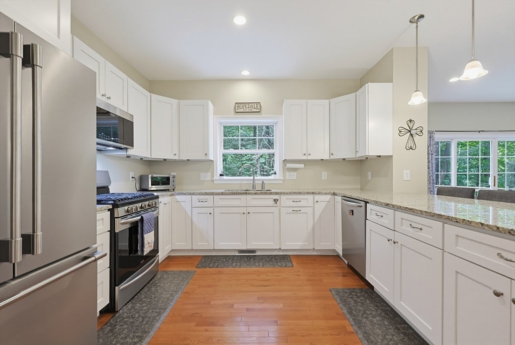 90 Greene St, Hopedale, MA Photo #8