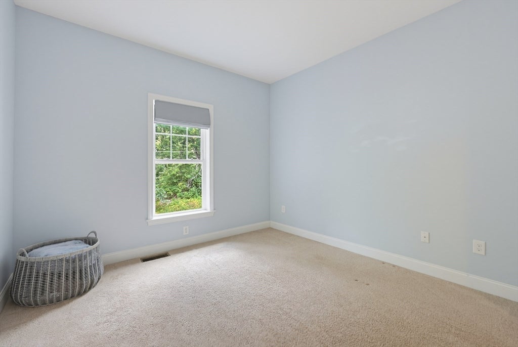 90 Greene St, Hopedale, MA Photo #16