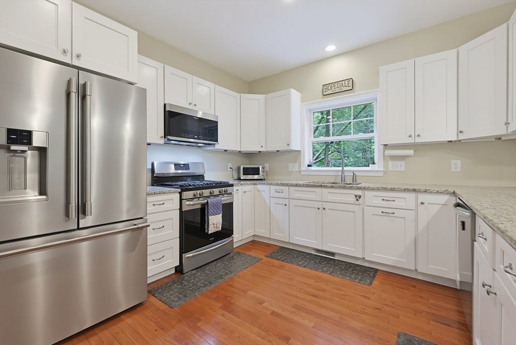 90 Greene St, Hopedale, MA Photo #9