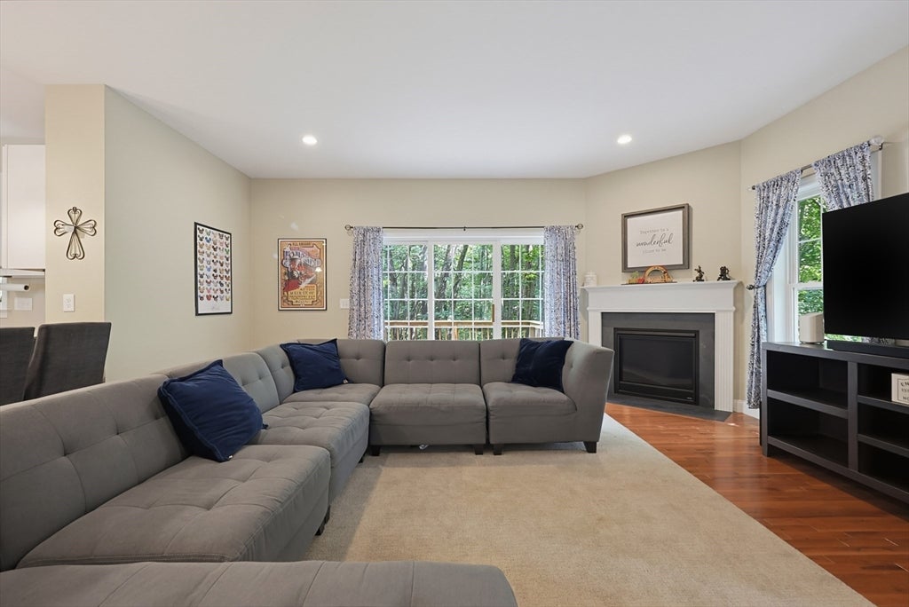 90 Greene St, Hopedale, MA Photo #13