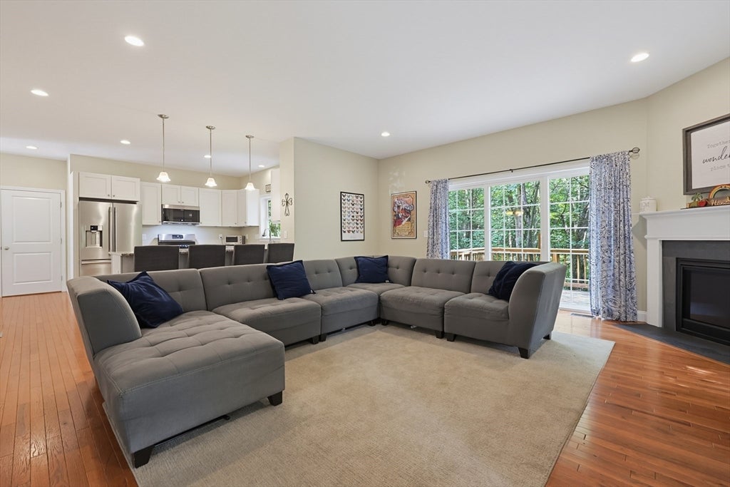 90 Greene St, Hopedale, MA Photo #12