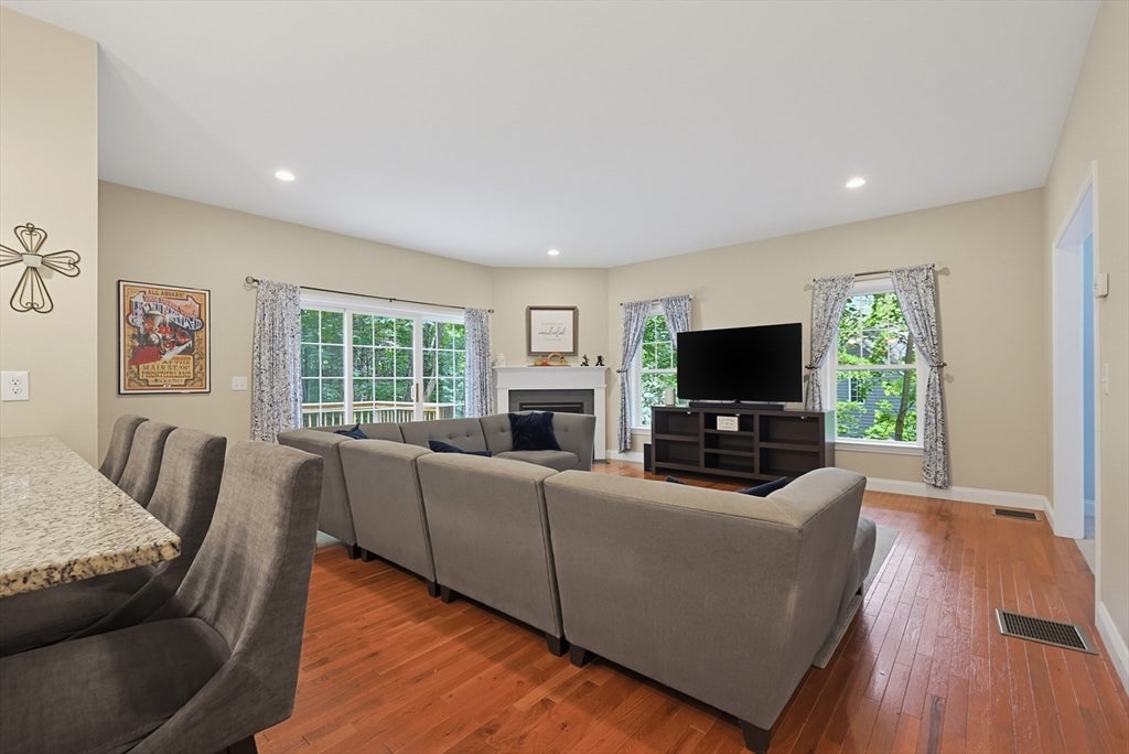 90 Greene St, Hopedale, MA Photo #11