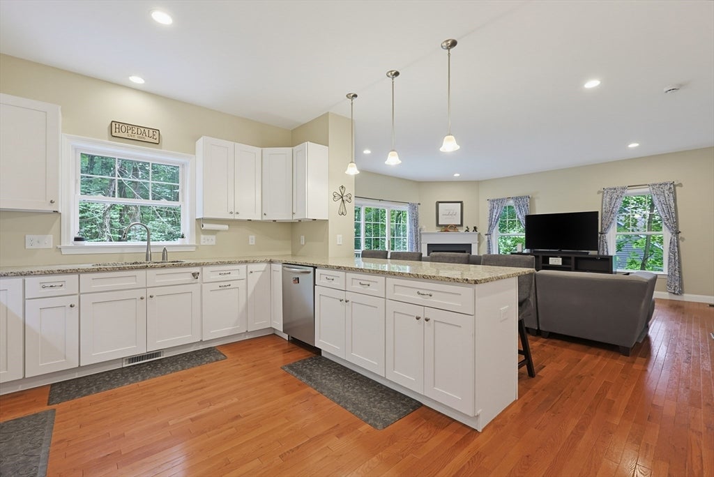 90 Greene St, Hopedale, MA Photo #6