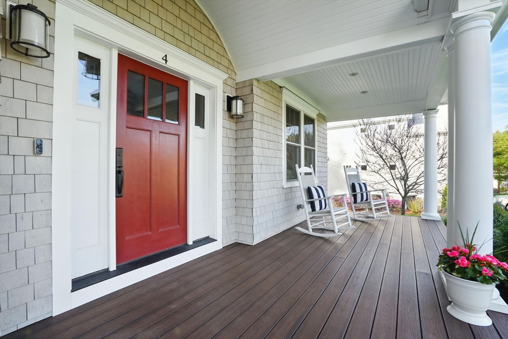 4 Summit Dr