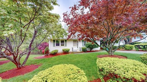 10 Briarwood Rd Woburn MA 01801