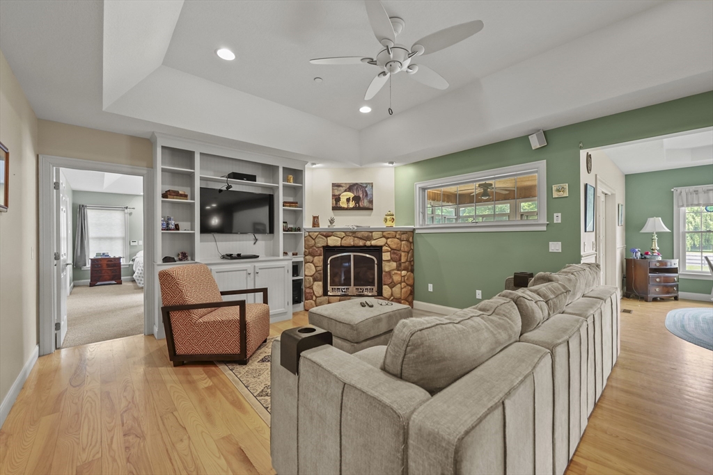 200 Easthampton Rd