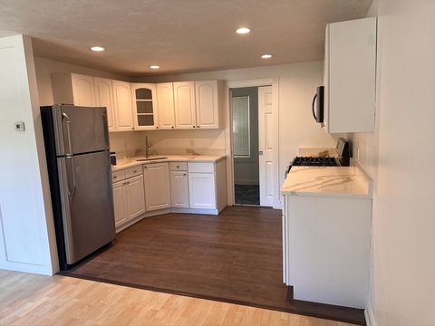 39 Raymond R Franklin MA 02038