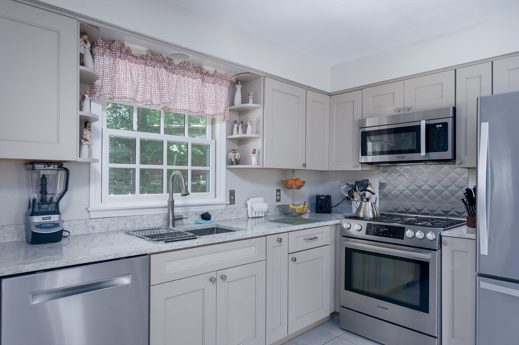 2 Simon Davis Dr