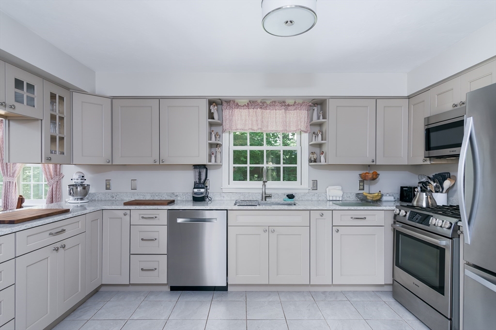 2 Simon Davis Dr