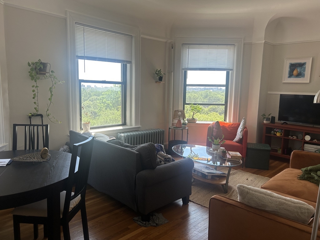 Cambridge, Massachusetts 02139, United States, 2 Bedrooms Bedrooms, ,1 BathroomBathrooms,Residential,Active,164609