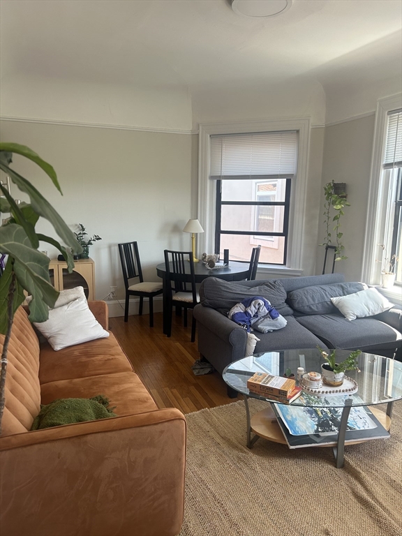 Cambridge, Massachusetts 02139, United States, 2 Bedrooms Bedrooms, ,1 BathroomBathrooms,Residential,Active,164609