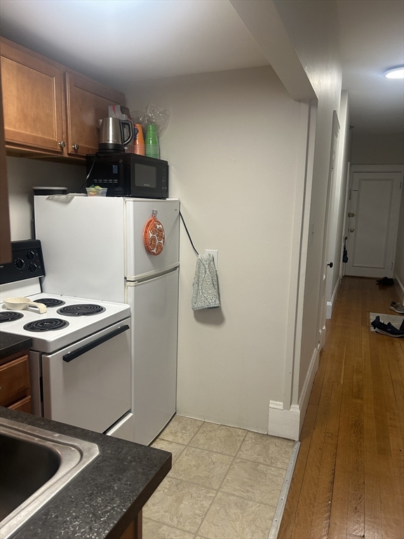 Cambridge, Massachusetts 02139, United States, 2 Bedrooms Bedrooms, ,1 BathroomBathrooms,Residential,Active,164609