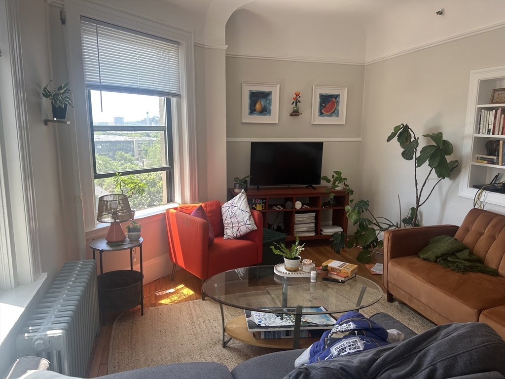 Cambridge, Massachusetts 02139, United States, 2 Bedrooms Bedrooms, ,1 BathroomBathrooms,Residential,Active,164609