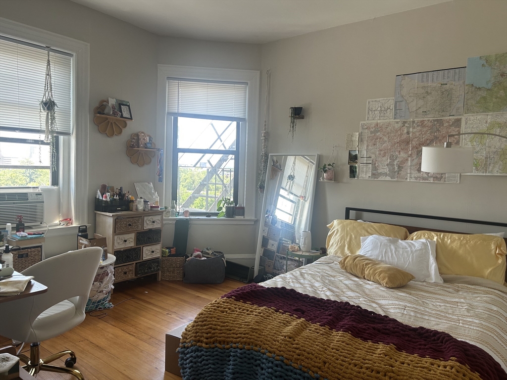 Cambridge, Massachusetts 02139, United States, 2 Bedrooms Bedrooms, ,1 BathroomBathrooms,Residential,Active,164609