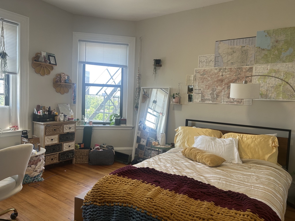 Cambridge, Massachusetts 02139, United States, 2 Bedrooms Bedrooms, ,1 BathroomBathrooms,Residential,Active,164609