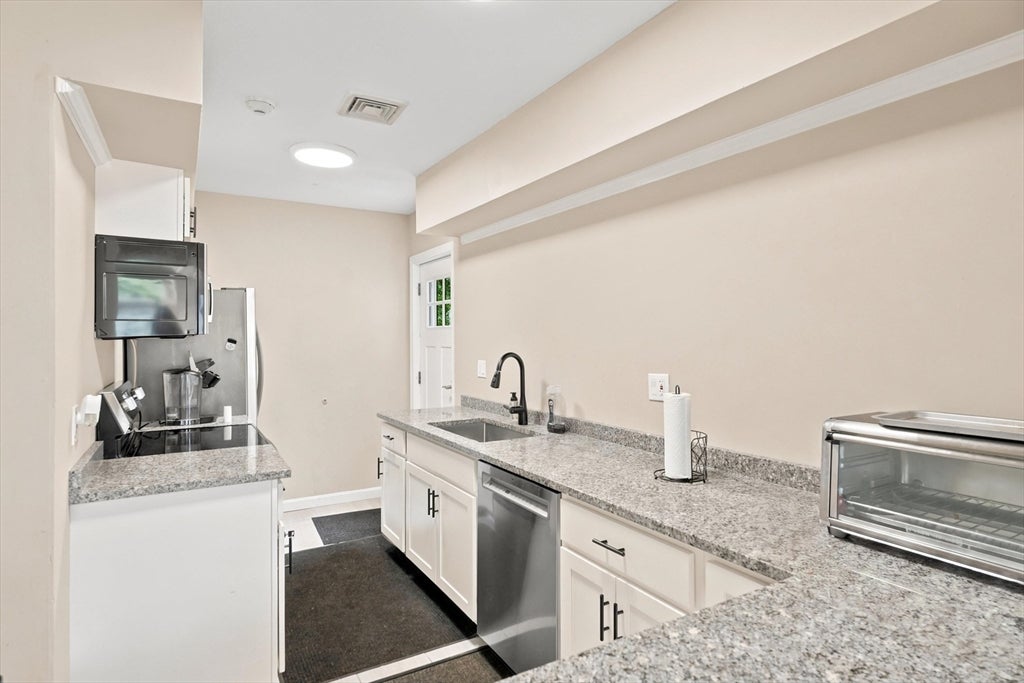 4902 Heatherwood Ln #4902, Peabody, MA Photo #35