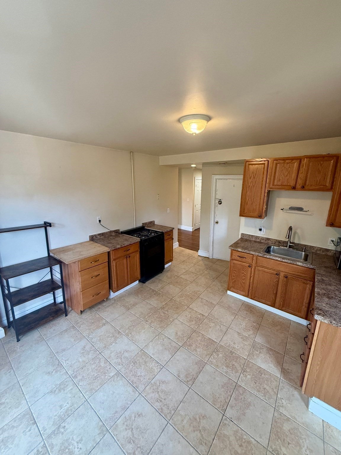 394 Riverway 8