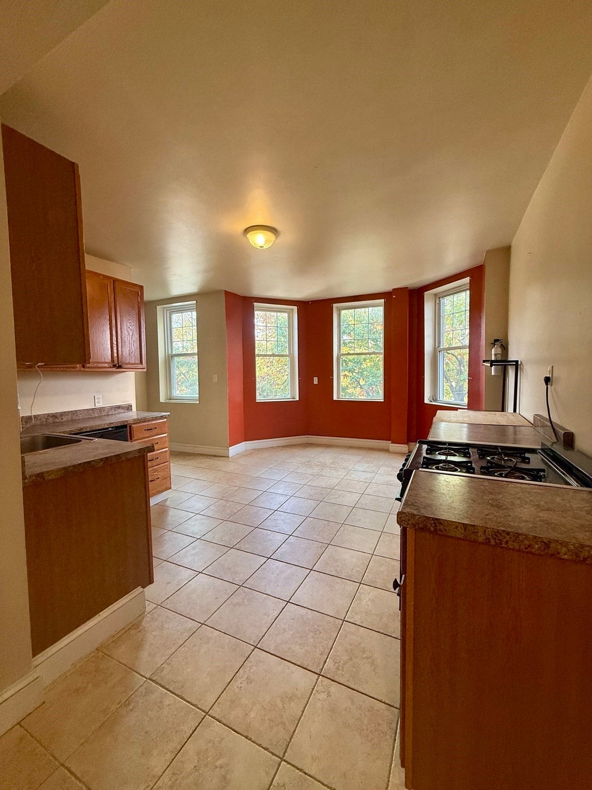 394 Riverway 8