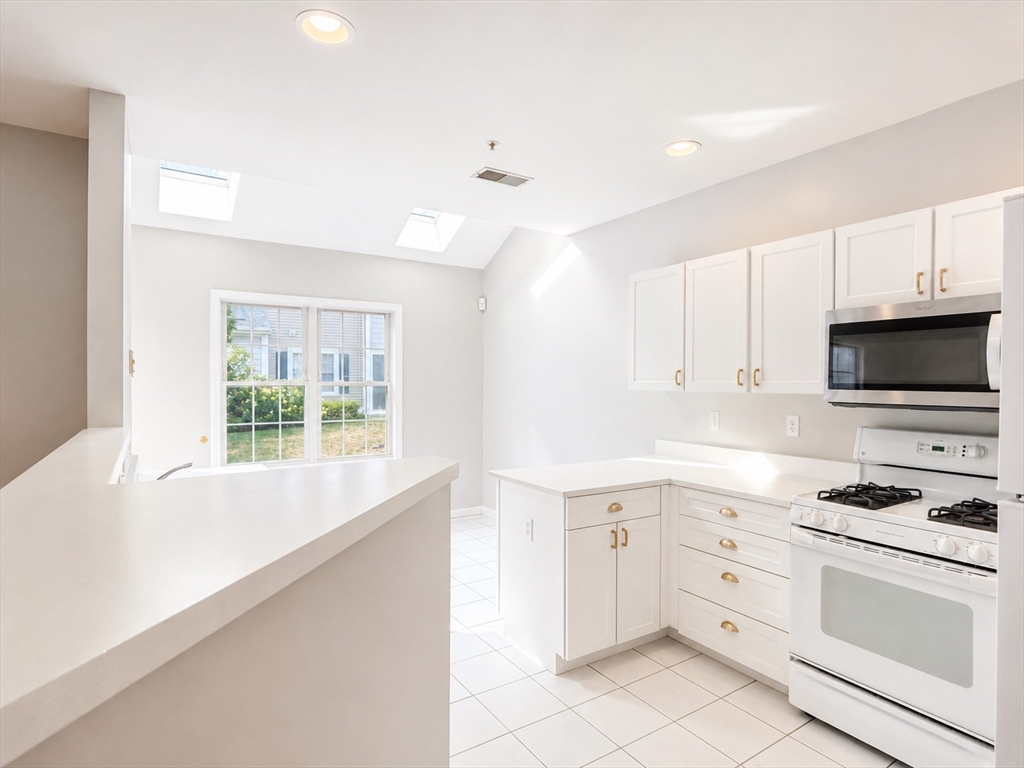 Click for 37 Village Dr #37, Quincy, MA slideshow
