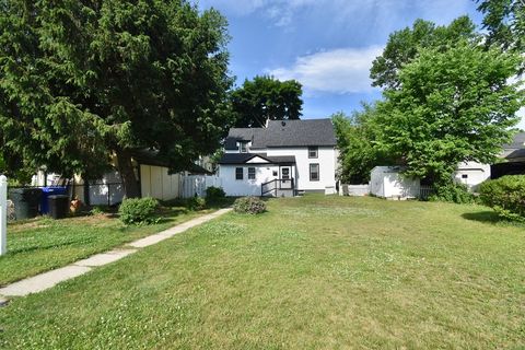 Photo of 106 Suffolk St, Springfield, MA 01109 (MLS # 73536588)