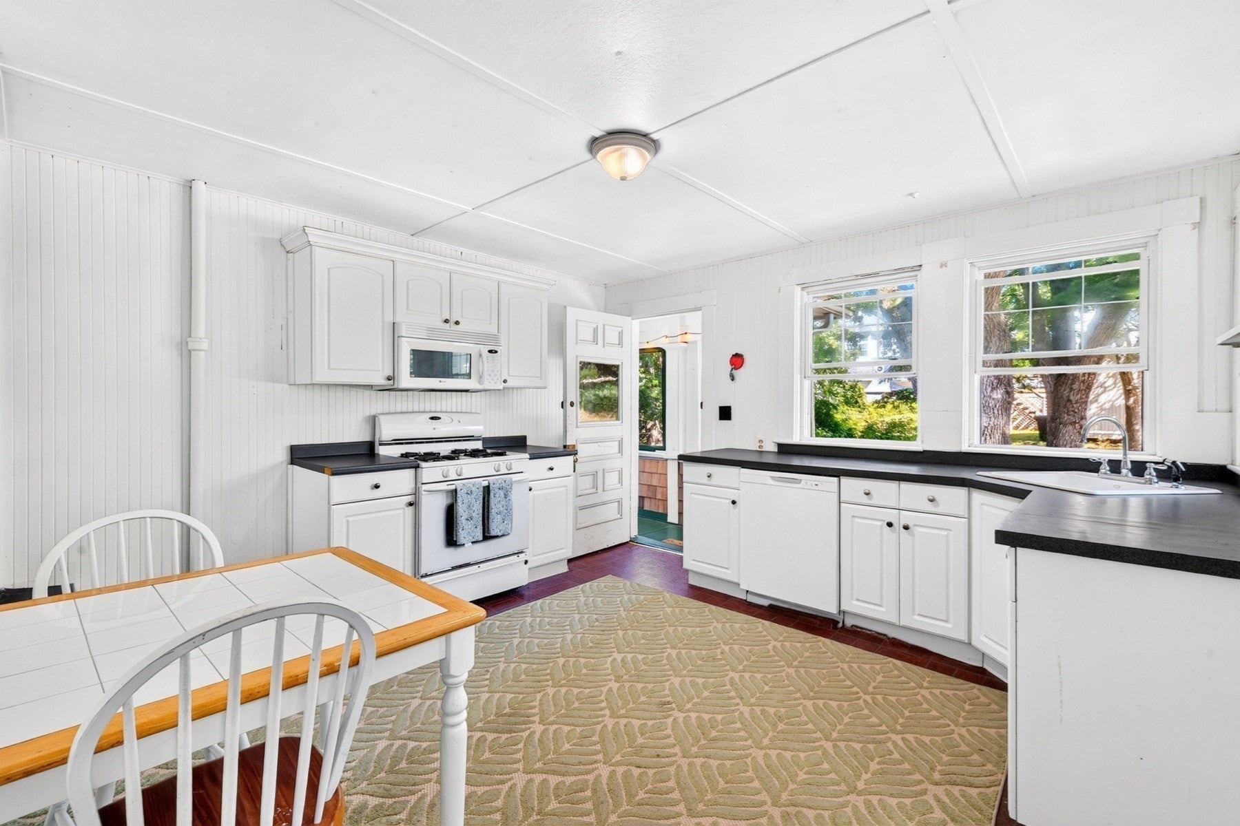 34 Pequossett Ave, Falmouth, MA Photo #7