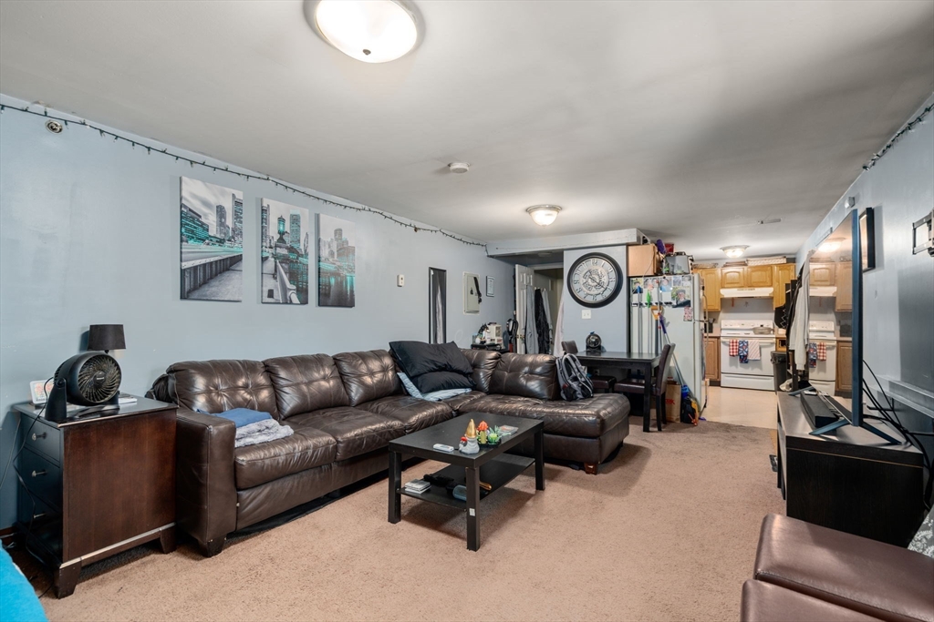 688 Boston Post Rd E 100