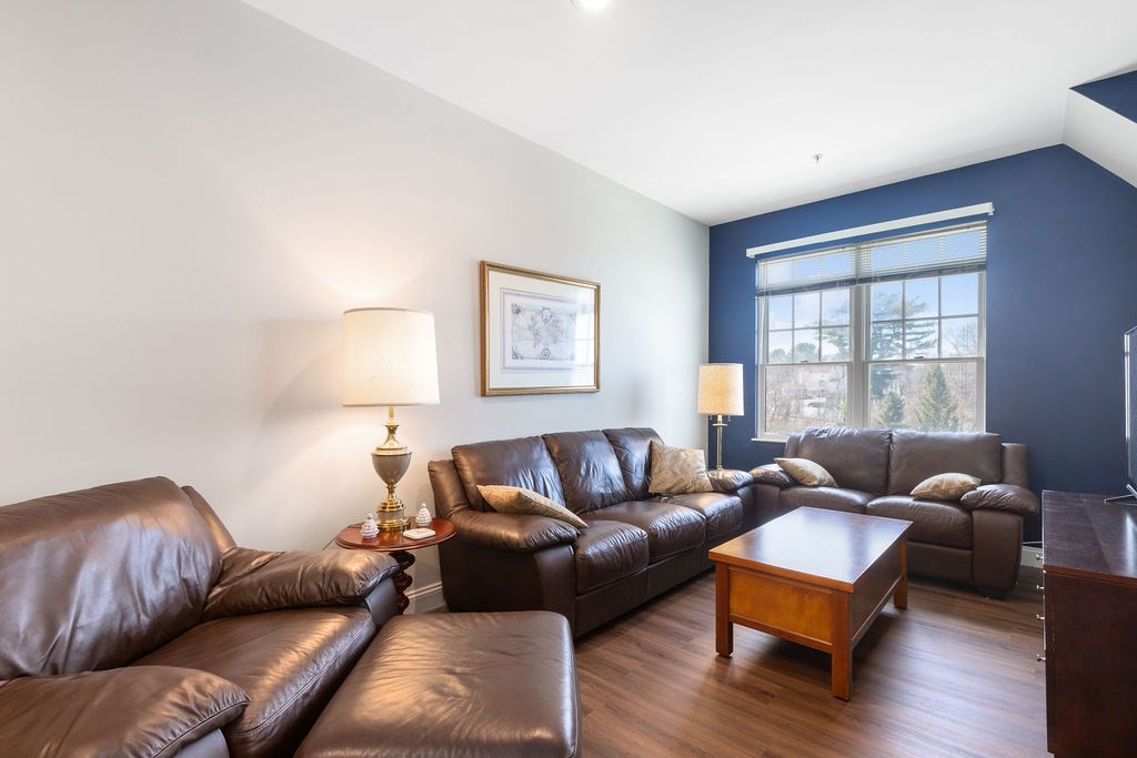614 Pond St 1414