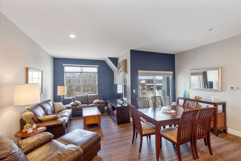 614 Pond St 1414