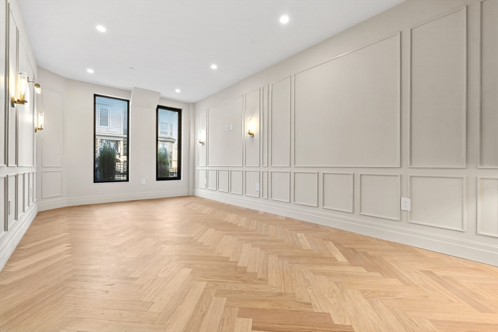 219 Saratoga Street 1