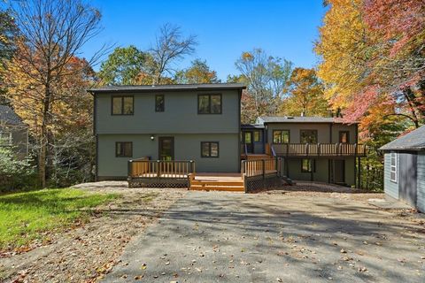 9 Bray Court Pelham MA 01002