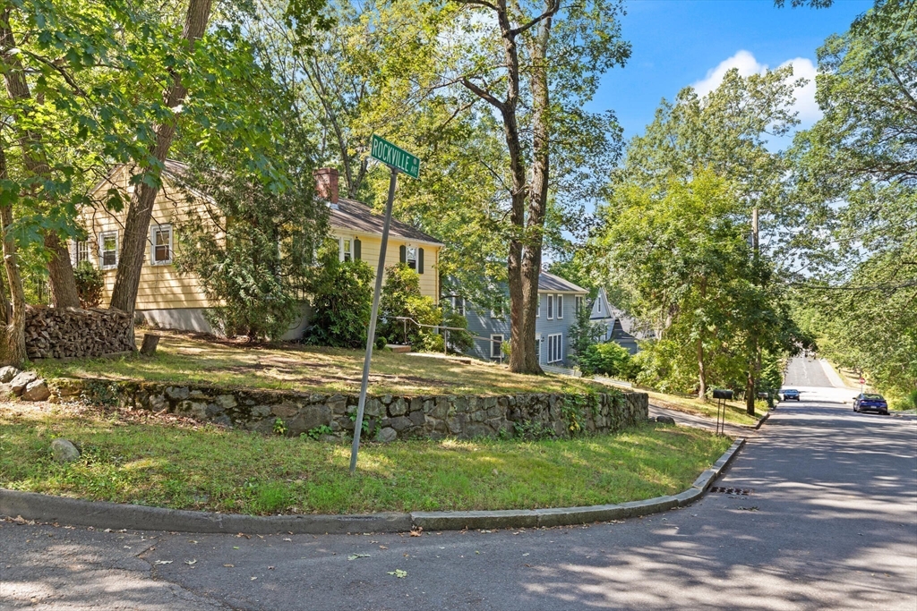 24 Rockville Ave