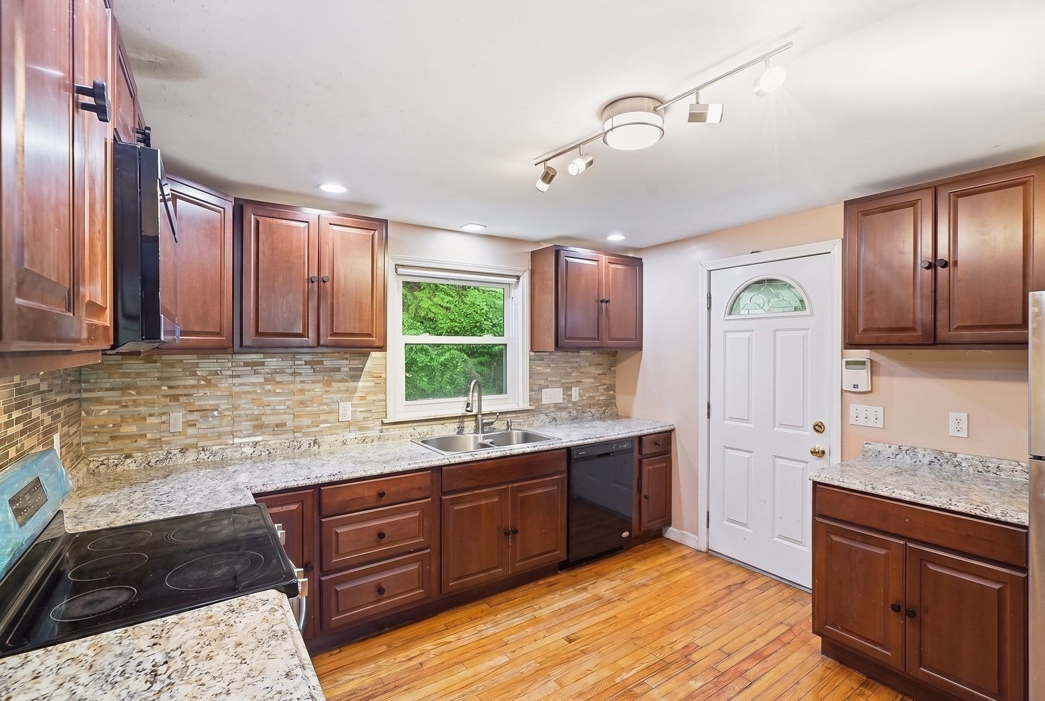 24 College Farm Rd, Waltham, MA, 24 College Farm Rd, Waltham, MA Photo #10