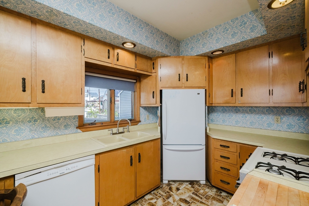 83 Dudley St, New Bedford, MA Photo #13