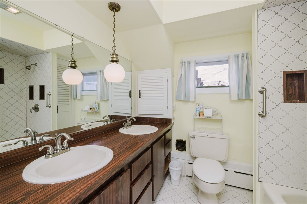 83 Dudley St, New Bedford, MA Photo #21