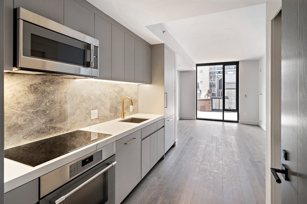 55 Lagrange St 909