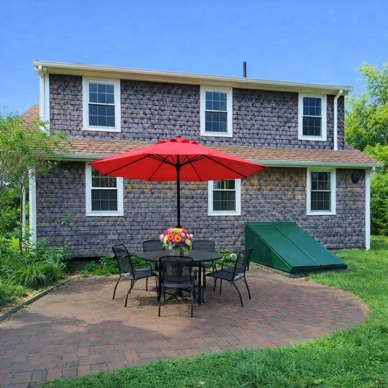 4 Meadow Ln