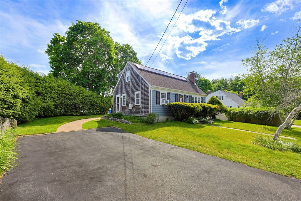 4 Meadow Ln