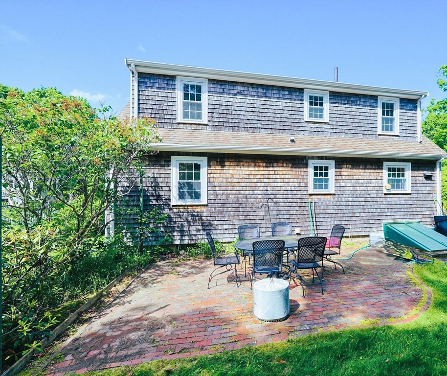 4 Meadow Ln