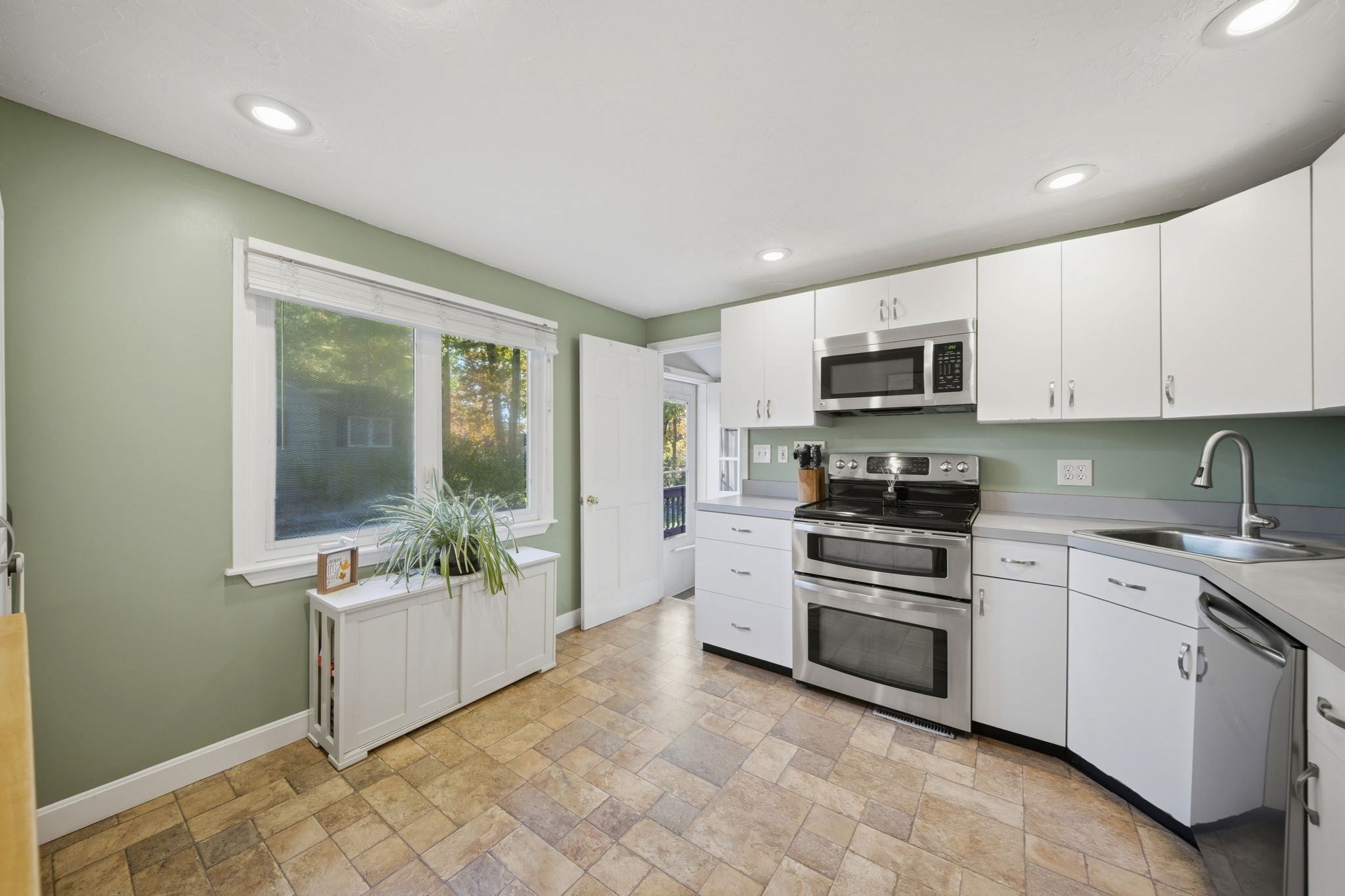 205 Remington St, Lowell, MA Photo #11