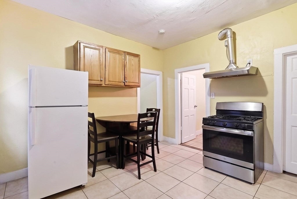 10 Brook St, Brockton, MA, 10 Brook St, Brockton, MA Photo #8