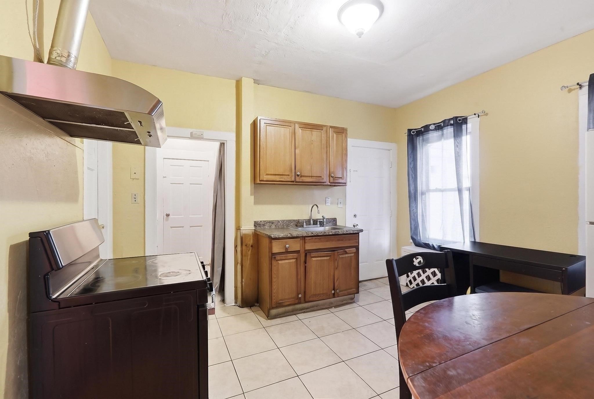 10 Brook St, Brockton, MA, 10 Brook St, Brockton, MA Photo #9