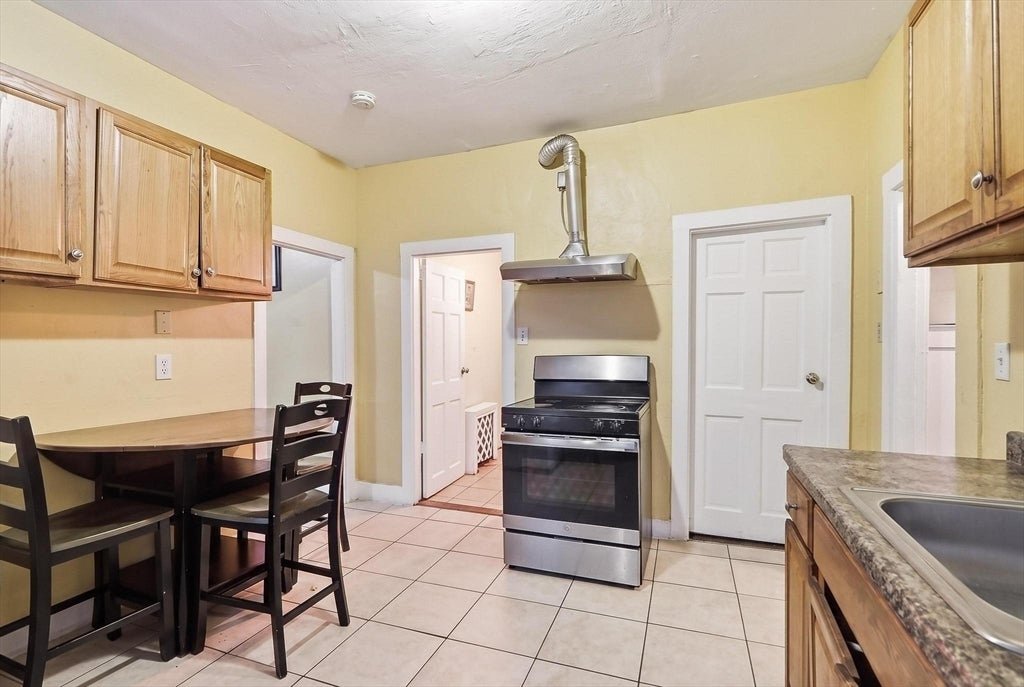 10 Brook St, Brockton, MA, 10 Brook St, Brockton, MA Photo #6