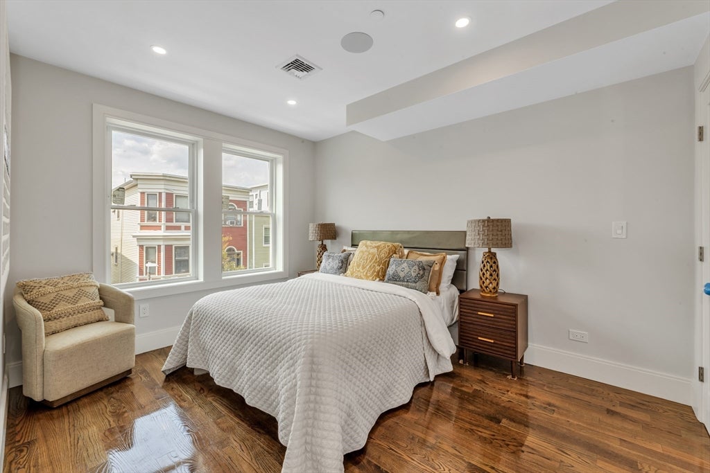 199 Havre St #1, Boston, MA Photo #6