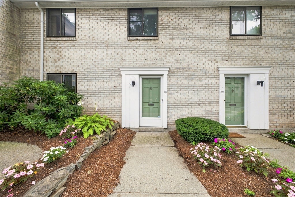 95 Commons Dr #107, Shrewsbury, MA, 95 Commons Dr #107, Shrewsbury, MA Photo #3