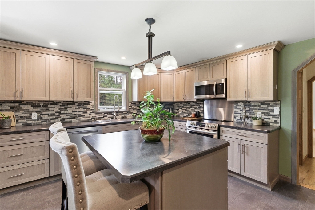 35 Royalston Rd N