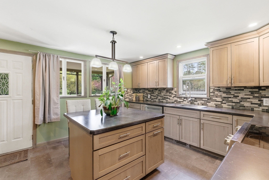 35 Royalston Rd N