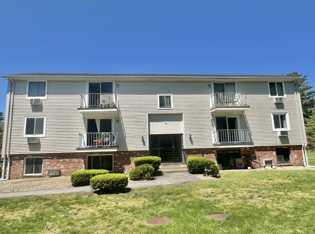 4 Royal Dane Dr 19