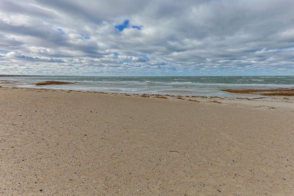 Orleans, Massachusetts 02653, United States, 1 Bedroom Bedrooms, ,1 BathroomBathrooms,Residential,Active,246746