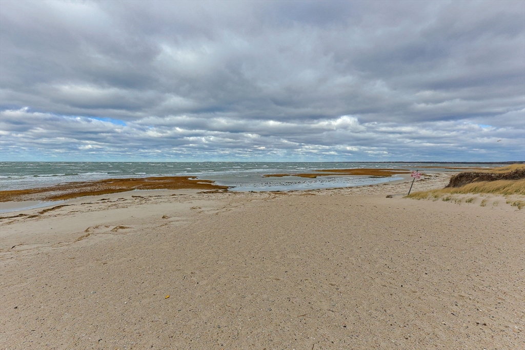 Orleans, Massachusetts 02653, United States, 1 Bedroom Bedrooms, ,1 BathroomBathrooms,Residential,Active,246746